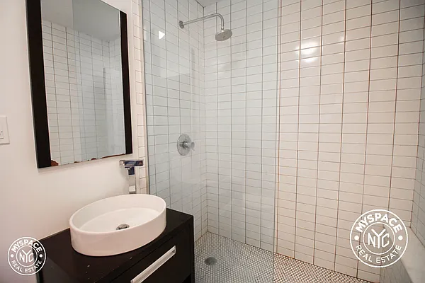 Rented by MySpaceNYC | media 17