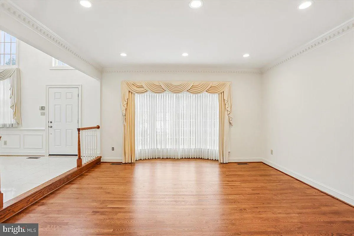 3 bed, 4.5 bath, 2602 sqft, $5,750 — Photo 4