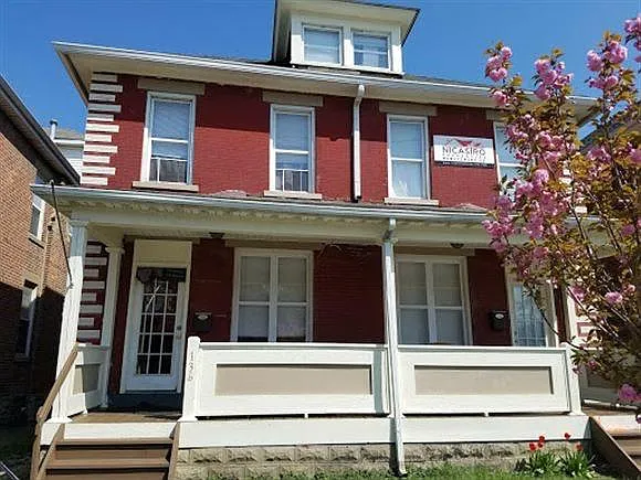 4 bed, 1950 sqft, $3,000 — Photo 1