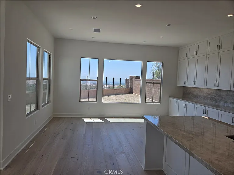 211 Maricopa — Photo 3
