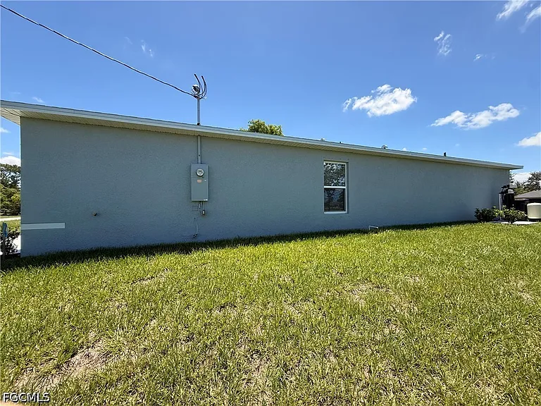 1814 NW 15th Ter — Photo 3