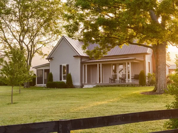 1990 Dr Robinson Rd, Spring Hill, TN 37174