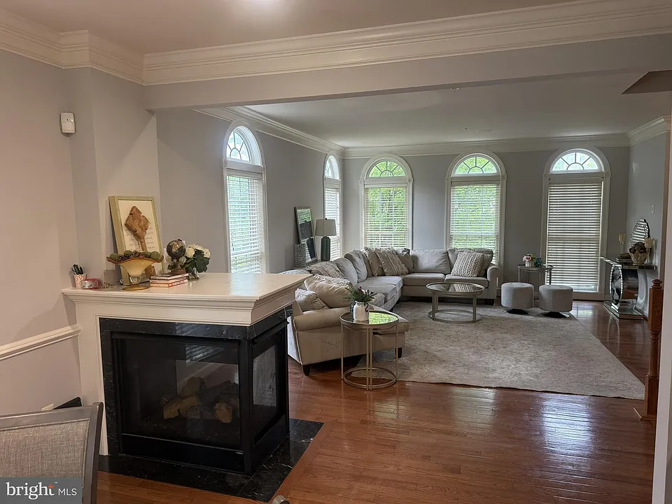 3008 Hollow Crest Pl