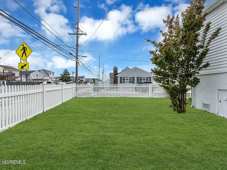 301 W Kupper Dr — Photo 33