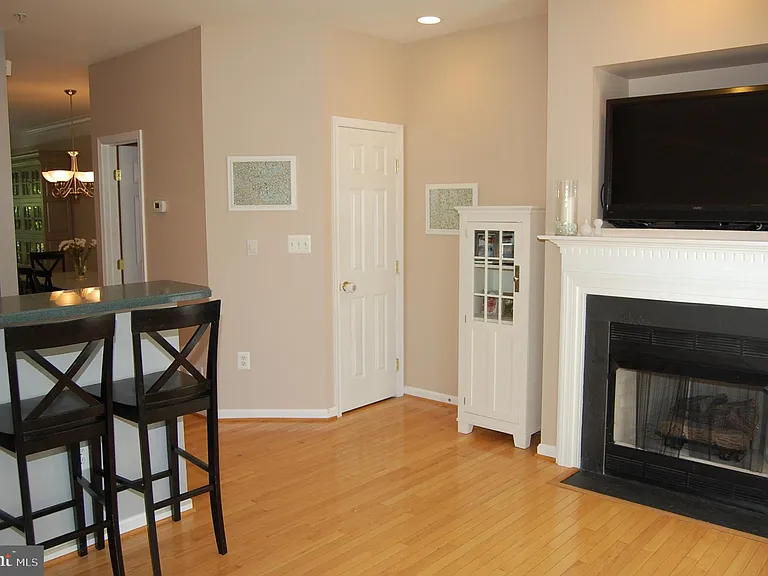 194 Martin Ln — Photo 12