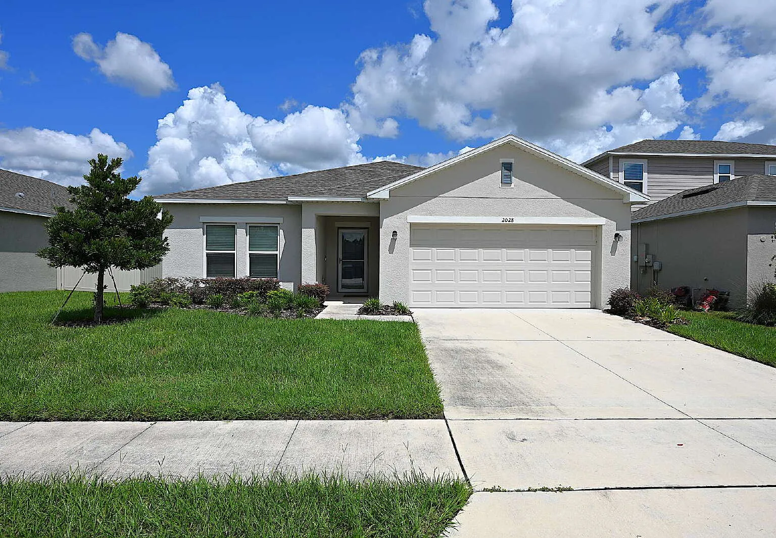 5 bed, 3.0 bath, 2106 sqft, $2,300 — Photo 1
