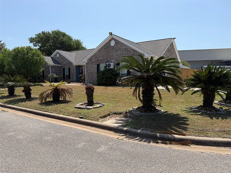 5525 Swan Dr — Photo 3