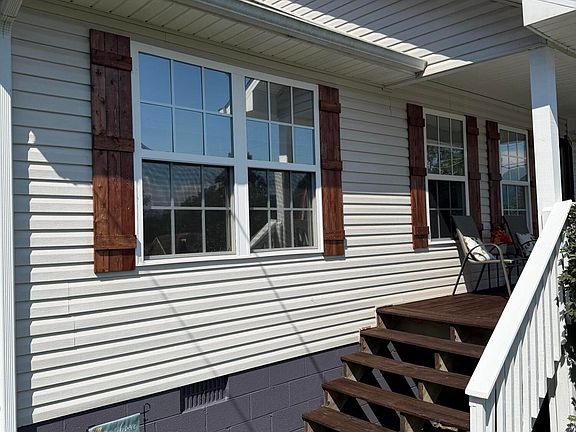 3rd image of 202 Sandy Cir