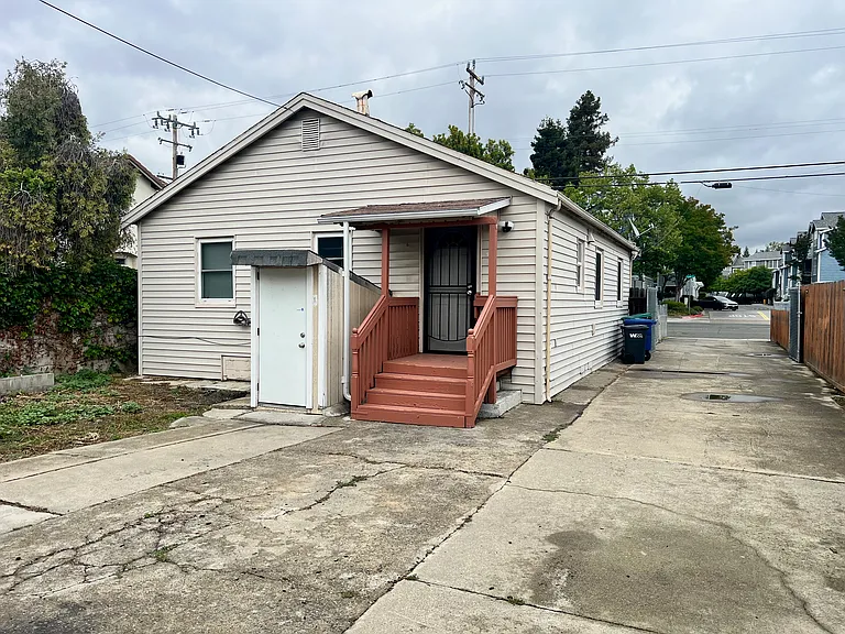 22887 Grand St — Photo 23