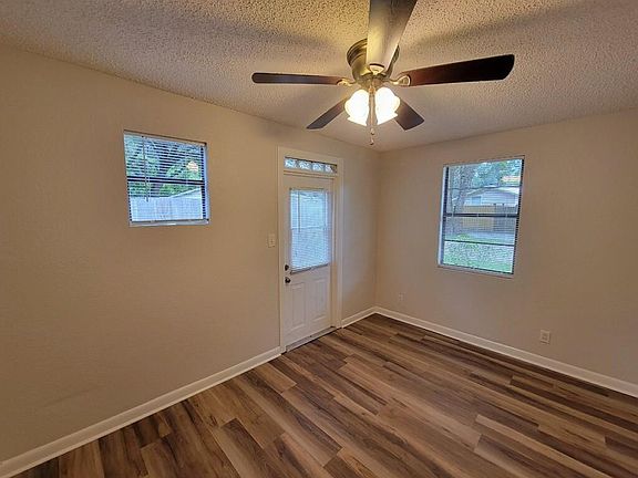 3rd image of 4721 N Ronald Reagan Blvd