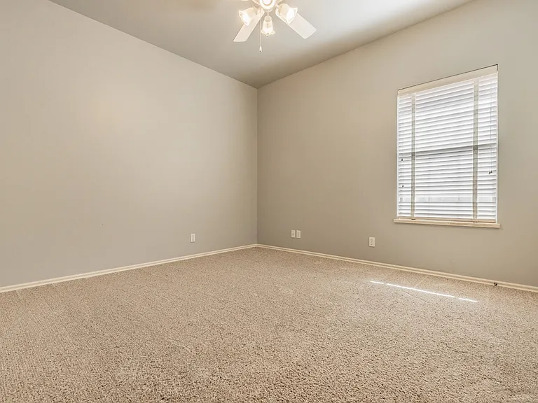 4001 NE 138th Ter — Photo 12
