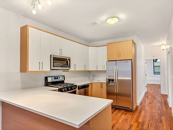 3rd image of 63 Arlington Ave APT 1