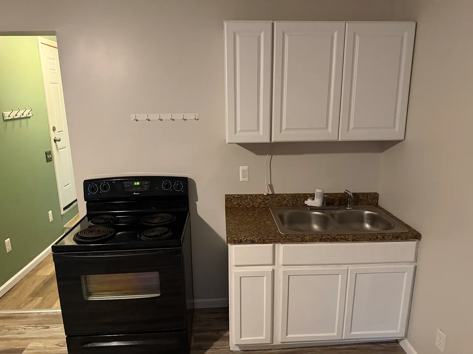 Studio, 500 sqft, $800 — Photo 3