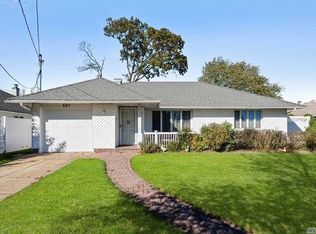 587 Derby Dr S, Oceanside, NY 11572