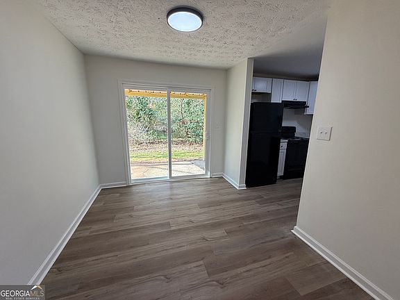 4th image of 180 Reed St