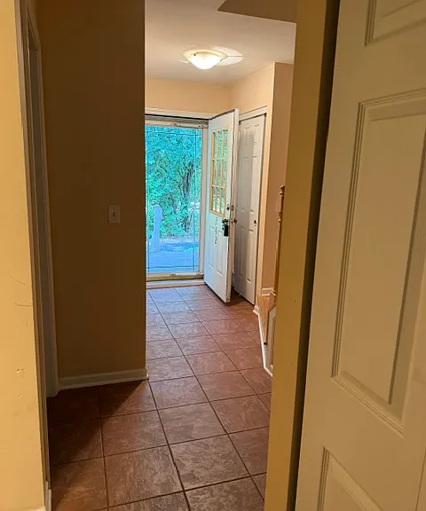 242 W Treehouse Ln — Photo 2