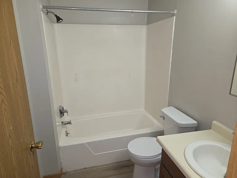 2424 Park Ave #2 — Photo 8
