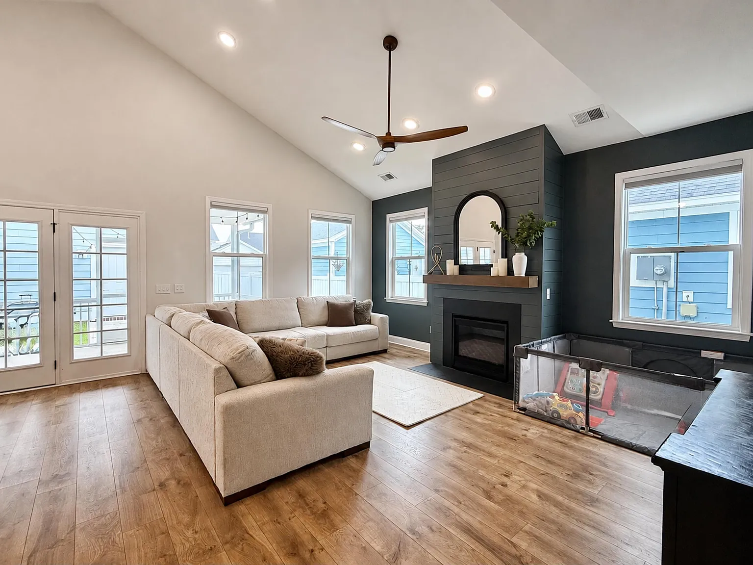 4 bed, 3.5 bath, 2634 sqft, $2,950 — Photo 2
