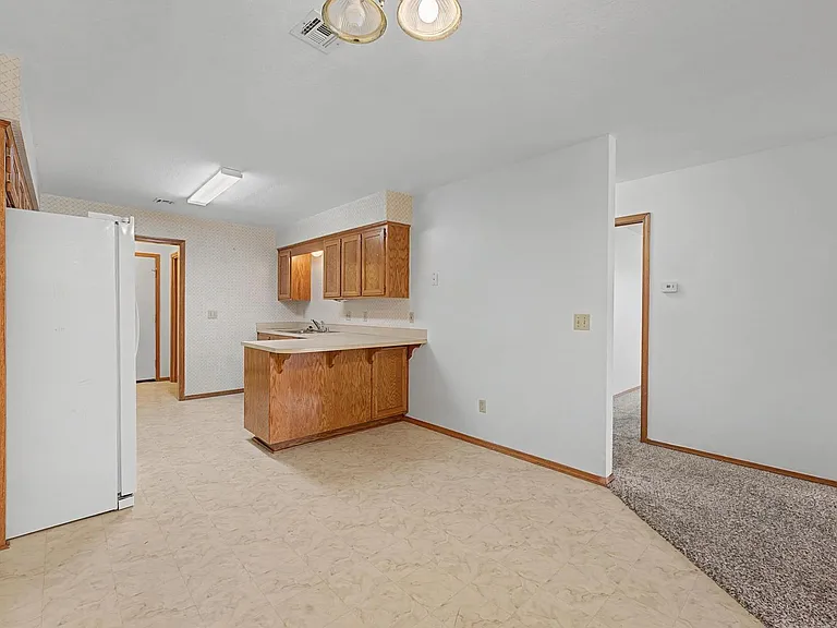 194 Hall Dr — Photo 9