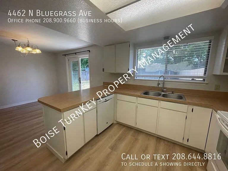 4462 N Bluegrass Ave — Photo 8