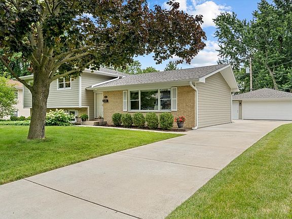 2nd image of 524 Cypress Dr