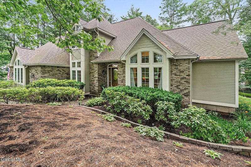 2nd image of 31 Sweetbriar Drive