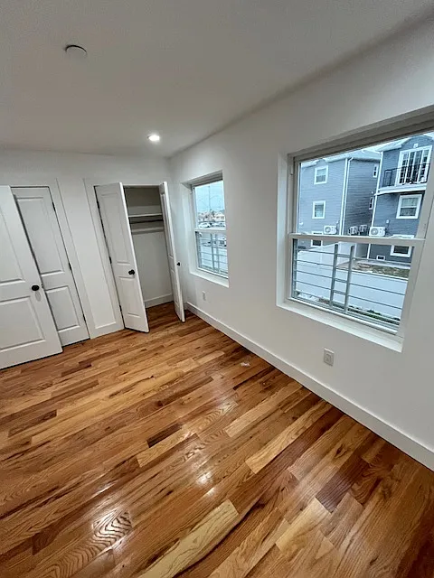 3 bed, 1050 sqft, $3,925 — Photo 4