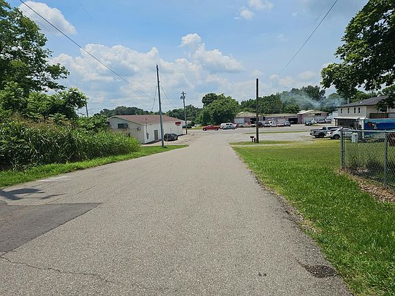 5th image of 105 Adkins St