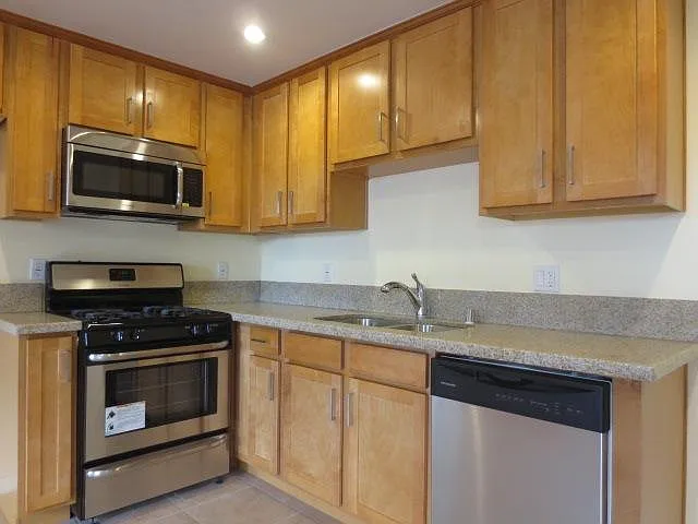 14826 Vanowen St #102 — Photo 10
