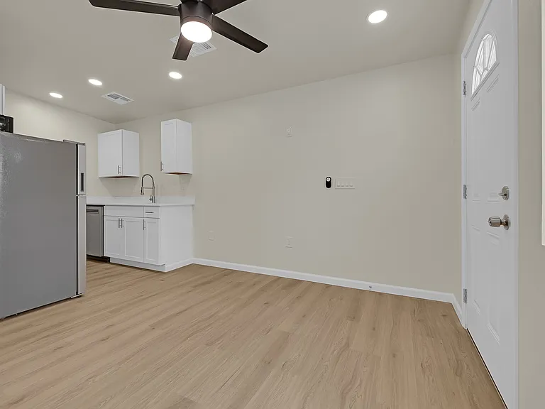 207 E Valeska Rd — Photo 5