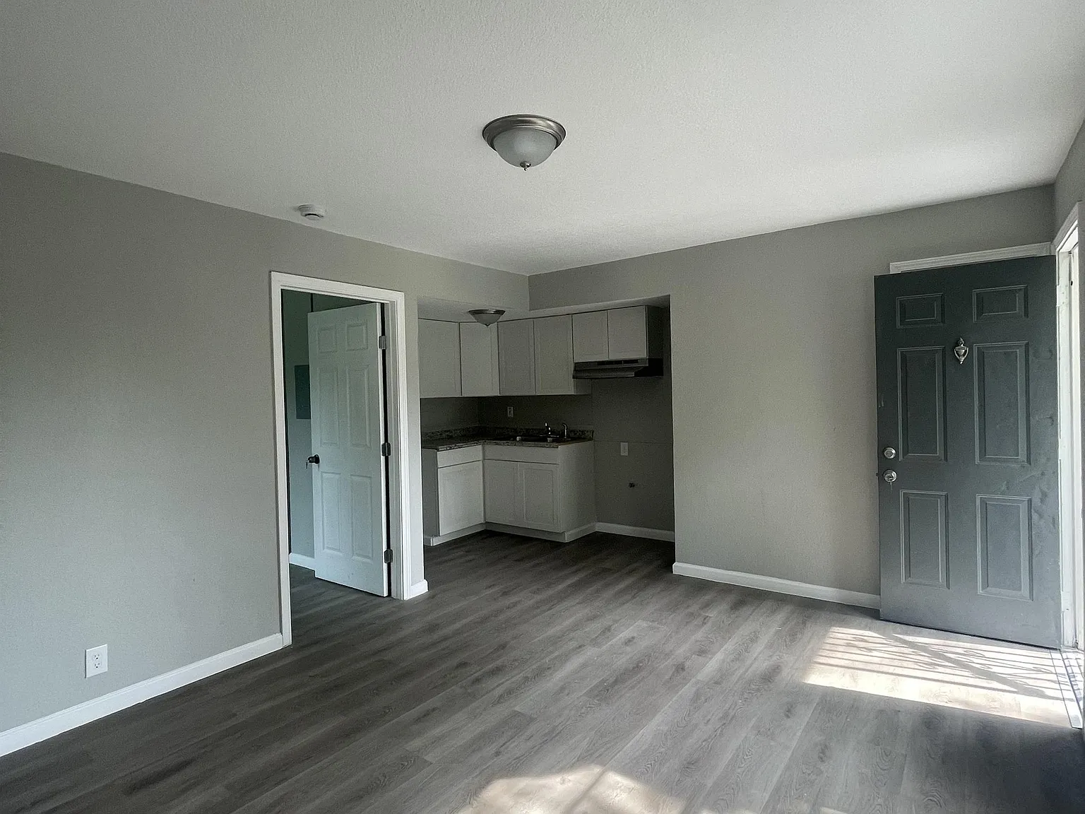 1723 West Mayfield Blvd - 6 — Photo 4