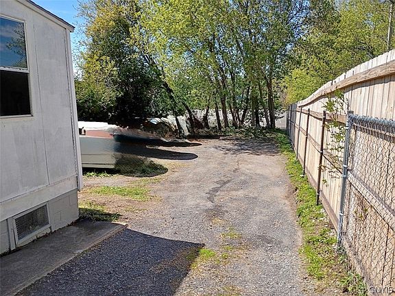 4th image of 434 Main St