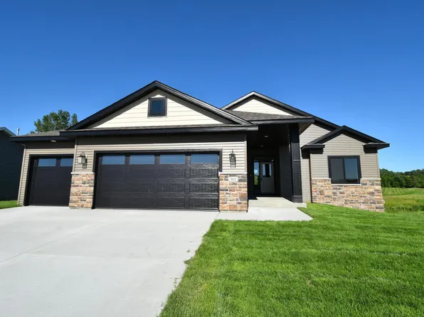 301 Highlands Ave, Zumbrota, MN 55992