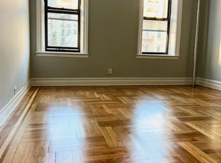 222 E 204th St #1B, Bronx, NY 10458