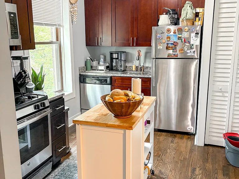 859 N Damen Ave — Photo 1