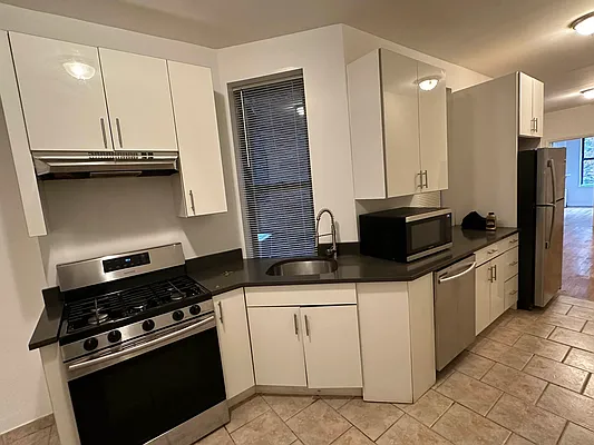 Rented by Eric Goodman Realty Corp | media 10