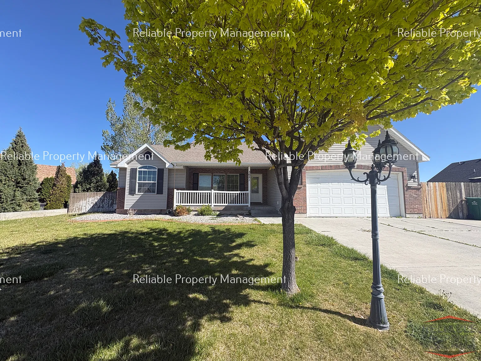 6 bed, 2950 sqft, $2,595 — Photo 2
