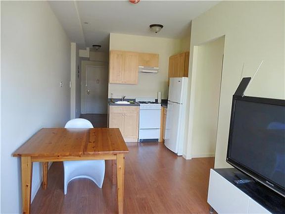 3rd image of 423 E 117th St APT 3F