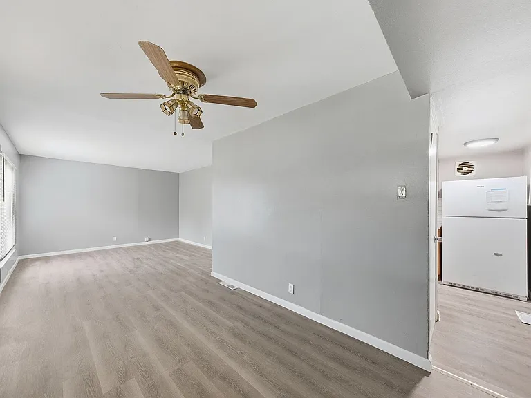 237 Grampian Rd — Photo 10