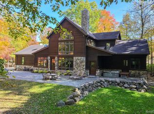 4335 Rohr Rd, Waterford, MI 48329