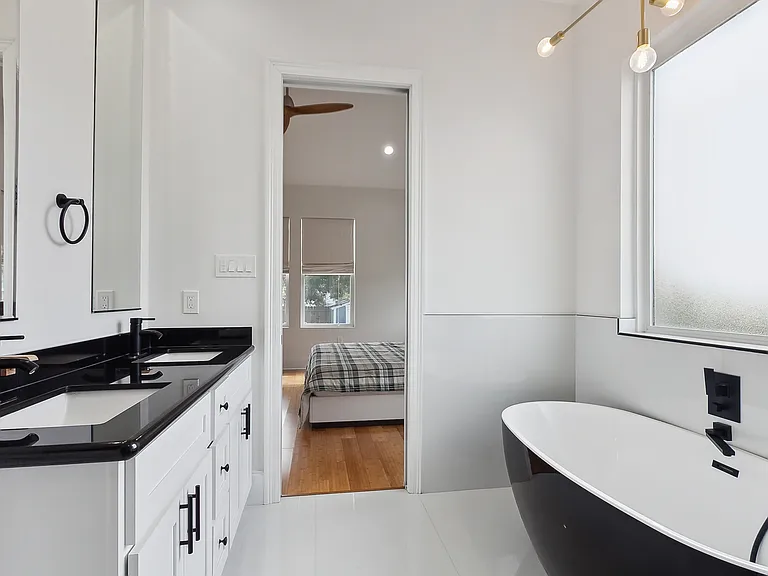 2129 Angela Ave — Photo 17