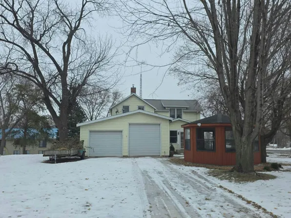 218 1st St, Gaylord, MN 55334