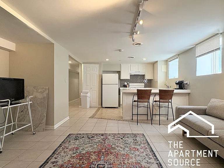 125 S Leavitt St #B — Photo 1