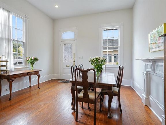 4th image of 3323-25 Burgundy St