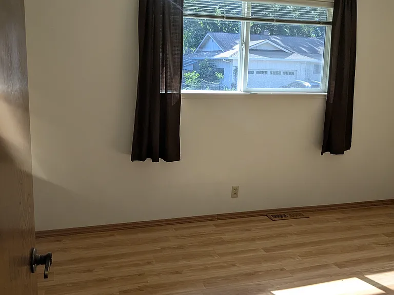 2429 Woodstock Ct — Photo 10