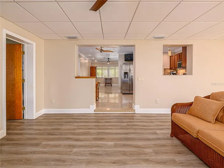 907 Hillside Ter — Photo 12