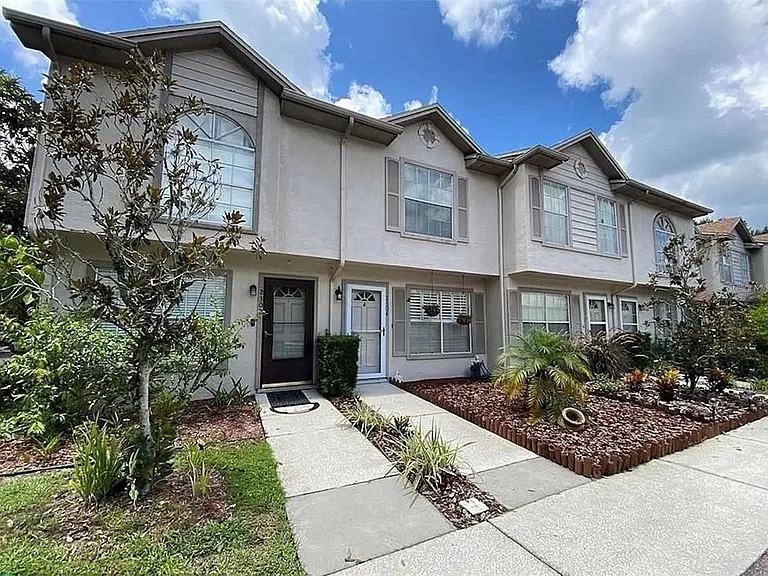 2304 Fletchers Point Cir — Photo 1