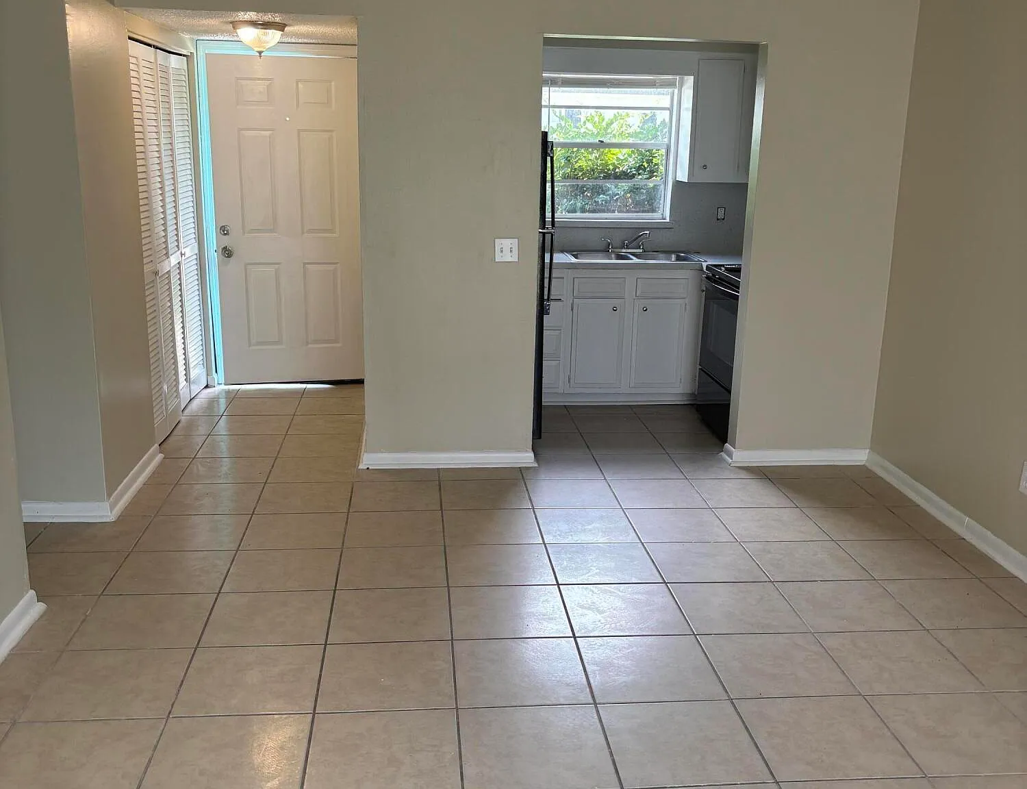 1 bed, 1.0 bath, 750 sqft, $1,050 — Photo 3