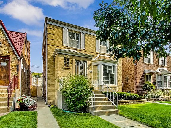 3rd image of 6024 W Cornelia Ave
