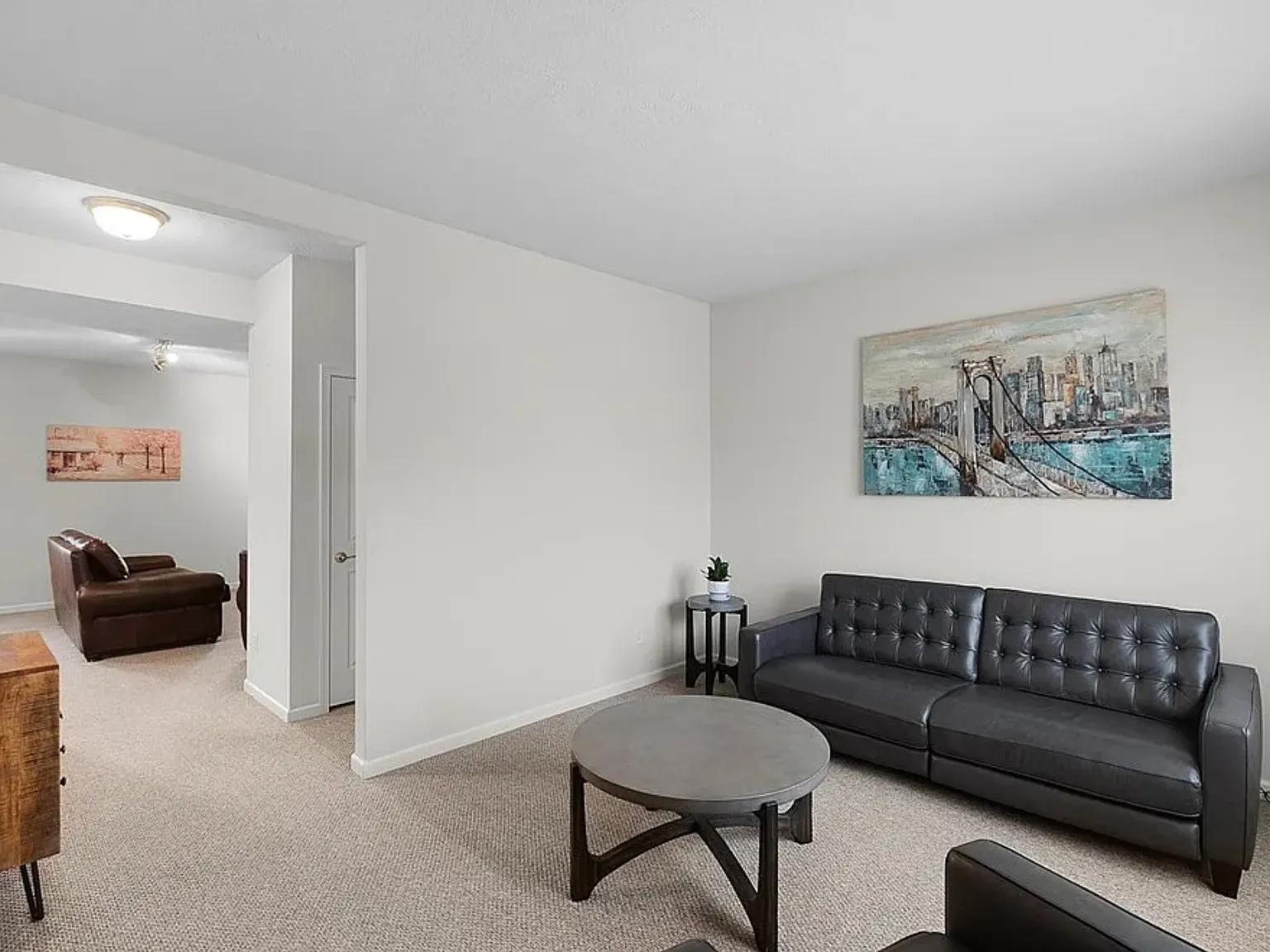 4 bed, 2.5 bath, 1950 sqft, $2,995 — Photo 3